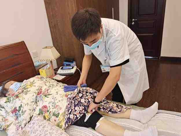 文昌街社区“长者关怀 送爱到家”居家养老与护理项目4